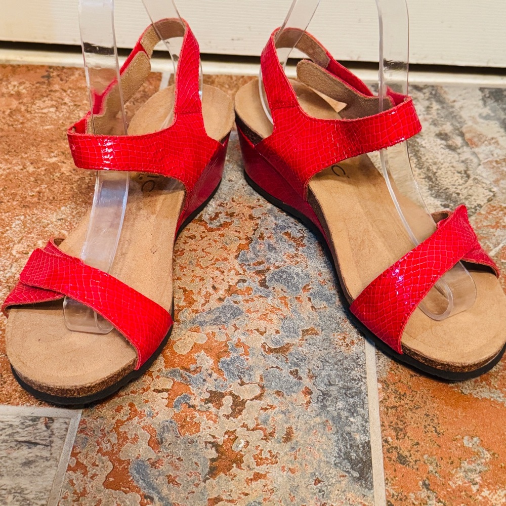 🌹Sassy Wedge, Made In Spain Vionic Ortho Red Leather Women's Adjustable Sandals! - Picture 5 of 14